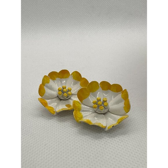 Vintage White & Yellow Floral Clip-On Earrings Metal Flower Design - Picture 1 of 7